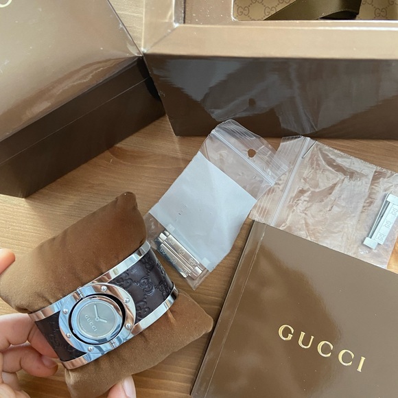 GUCCI TWIRL LEATHER WATCH - Picture 4 of 5